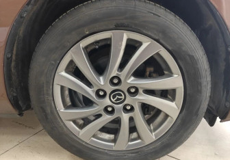 Подержанный автомобиль Mazda 3 Sedan 2012 года (17 фото)