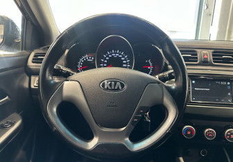 Подержанный автомобиль Kia Rio Sedan 2015 года (12 фото)