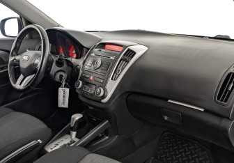 Подержанный автомобиль Kia Ceed Hatchback 2011 года (13 фото)