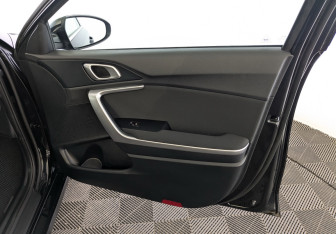 Подержанный автомобиль Kia Ceed Wagon 2020 года (24 фото)