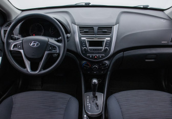 Подержанный автомобиль Hyundai Solaris Hatchback 2015 года (13 фото)