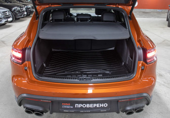 Подержанный автомобиль Porsche Macan 2021 года (10 фото)