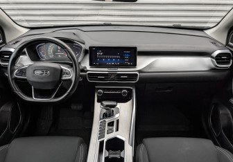 Подержанный автомобиль Geely Coolray 2022 года (13 фото)