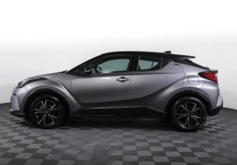 Подержанный автомобиль Toyota C-HR 2021 года (8 фото)