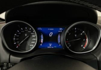 Подержанный автомобиль Maserati Levante 2019 года (10 фото)