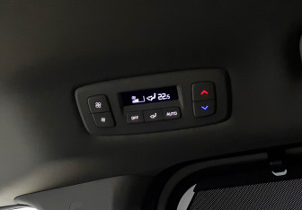 Подержанный автомобиль Kia Carnival 2022 года (27 фото)