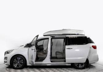 Подержанный автомобиль Kia Carnival 2019 года (7 фото)