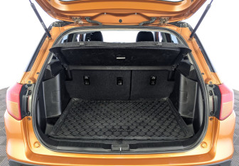 Подержанный автомобиль Suzuki Vitara 2017 года (10 фото)