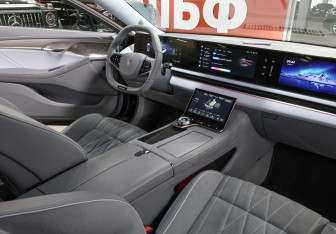 Подержанный автомобиль Voyah Passion 2023 года (11 фото)