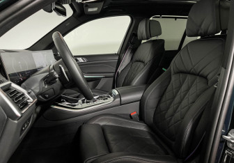 Подержанный автомобиль BMW X5 2024 года (16 фото)