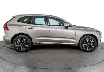 Новый Volvo XC60 2025 (4 фото)