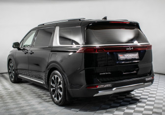 Подержанный автомобиль Kia Carnival 2022 года (7 фото)
