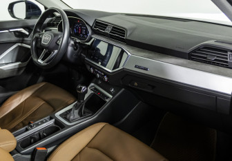 Подержанный автомобиль Audi Q3 2021 года (9 фото)