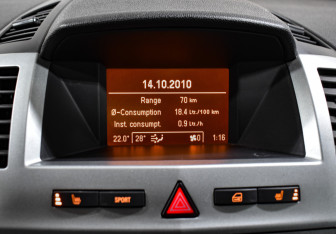 Подержанный автомобиль Opel Zafira Compactvan 2010 года (15 фото)