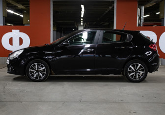 Подержанный автомобиль Alfa Romeo Giulietta Hatchback 2014 года (8 фото)