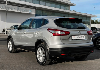 Подержанный автомобиль Nissan Qashqai 2015 года (7 фото)