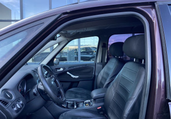 Подержанный автомобиль Ford Galaxy 2012 года (20 фото)