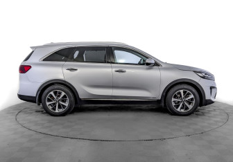 Подержанный автомобиль Kia Sorento 2018 года (4 фото)