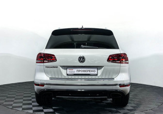 Подержанный автомобиль Volkswagen Touareg 2016 года (6 фото)