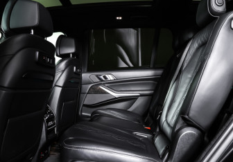 Подержанный автомобиль BMW X7 2020 года (12 фото)