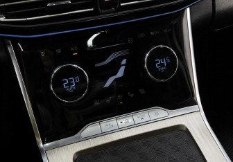 Подержанный автомобиль Exeed VX 2022 года (11 фото)