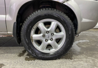 Подержанный автомобиль Hyundai Tucson 2006 года (15 фото)