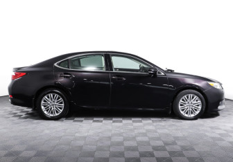 Подержанный автомобиль Lexus ES 2012 года (4 фото)