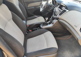 Подержанный автомобиль Chevrolet Cruze Sedan 2011 года (9 фото)
