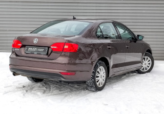 Подержанный автомобиль Volkswagen Jetta Sedan 2014 года (5 фото)