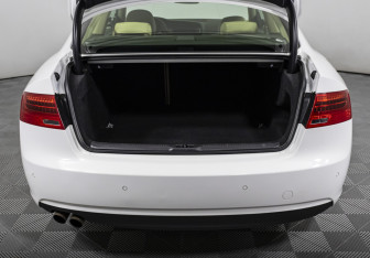 Подержанный автомобиль Audi A5 Coupe 2012 года (17 фото)