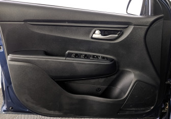 Подержанный автомобиль Kia Rio Hatchback 2021 года (18 фото)