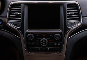 Подержанный автомобиль Jeep Grand Cherokee 2014 года (14 фото)