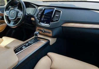 Подержанный автомобиль Volvo XC90 2017 года (9 фото)