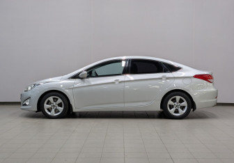 Подержанный автомобиль Hyundai i40 Sedan 2014 года (22 фото)