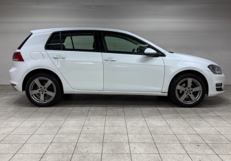 Подержанный автомобиль Volkswagen Golf Hatchback 2014 года (4 фото)