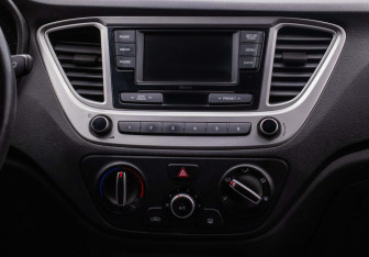 Подержанный автомобиль Hyundai Solaris Sedan 2021 года (14 фото)