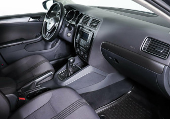 Подержанный автомобиль Volkswagen Jetta Sedan 2016 года (10 фото)