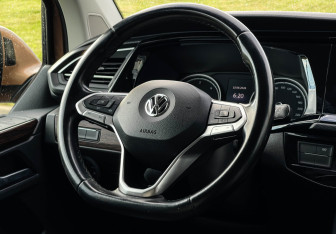 Подержанный автомобиль Volkswagen Multivan 2020 года (14 фото)