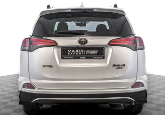 Подержанный автомобиль Toyota RAV4 2019 года (6 фото)