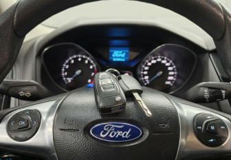 Подержанный автомобиль Ford Focus Hatchback 2011 года (15 фото)