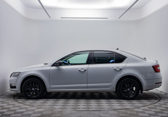 Подержанный автомобиль Skoda Octavia Liftback 2018 года (8 фото)