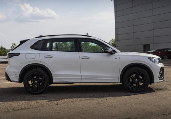 Подержанный автомобиль Volkswagen Tiguan 2025 года (6 фото)