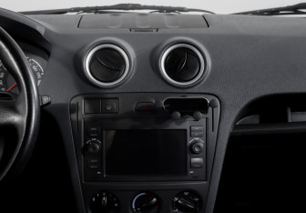 Подержанный автомобиль Ford Fusion 2006 года (13 фото)