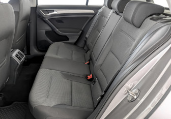 Подержанный автомобиль Volkswagen Golf Hatchback 2013 года (12 фото)