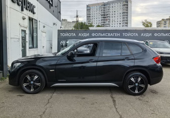Подержанный автомобиль BMW X1 2011 года (8 фото)