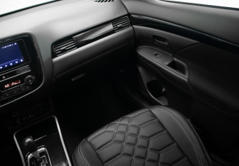 Подержанный автомобиль Mitsubishi Outlander 2018 года (21 фото)