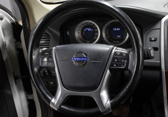 Подержанный автомобиль Volvo XC60 2010 года (17 фото)