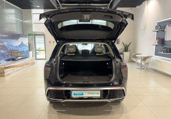 Подержанный автомобиль Hongqi HS3 2024 года (9 фото)