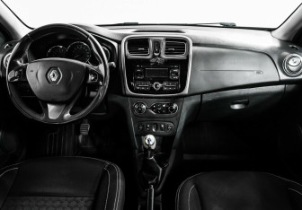 Подержанный автомобиль Renault Logan Sedan 2016 года (9 фото)