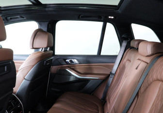 Подержанный автомобиль BMW X5 2022 года (14 фото)